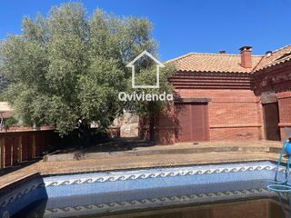 Chalet  Enric borras. Casa en venta en els saulons de caldes de montbuui