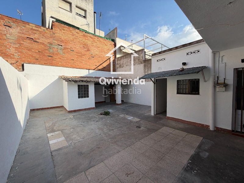 Foto 49cf3487-5c8f-48bd-b770-81569f851bc4. Casa adossada amb calefacció aparcament a Creu de Barberà Sabadell
