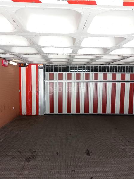 Foto 1b0949cf-26ae-4824-bb6d-30698402ff04. Parking voiture dans Abandoibarra - Guggenheim Bilbao