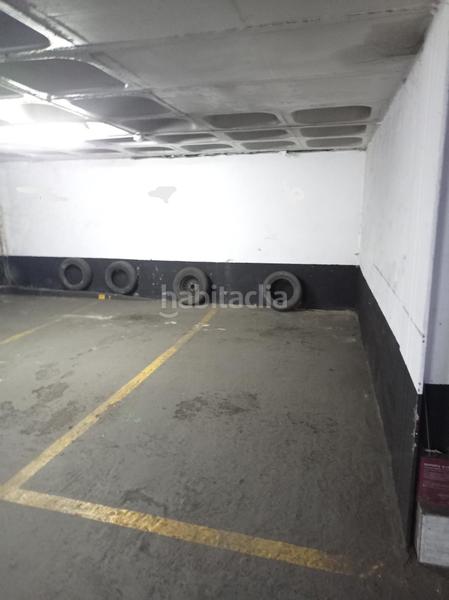 Foto c86b7745-2d99-479b-93fe-47b12a33dac1. Parking voiture dans Abandoibarra - Guggenheim Bilbao