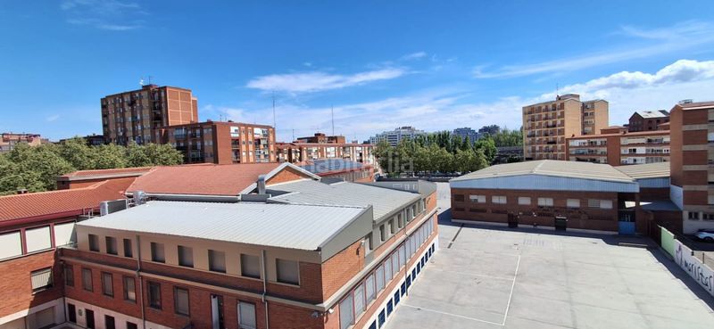 Foto d35de9da-4356-4a2f-abea-ca4f0a7e8b77. Pis amb calefacció a La Farola Valladolid