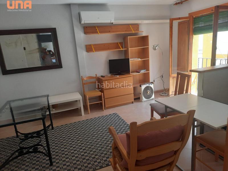 Foto cdbec9a3-6e38-486a-bcc6-afd10270dc7f. Alquiler piso  en alquiler temporal en el corazón tu refugio ideal entre tendillas y plaza de colón! en Córdoba