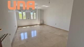 Miete Etagenwohnung in Huerta de la Reina - Trassierra. Piso en alquiler sin muebles en avenida de la libertad vial con