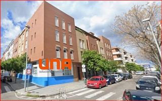 Alquiler Piso en Huerta de la Reina - Trassierra. Buen piso muy cerca del vial espalda hotel center con plaza de g