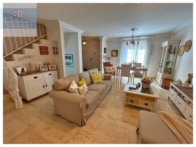 Foto 1227493a-2ce6-4443-a7e1-b6a1796c3cb6. Casa adossada amb aparcament piscina a La Quinta Santa Úrsula