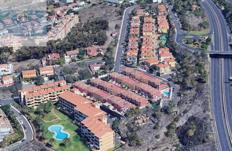 Foto ef7dad00-d43e-4e96-b3da-f0abb80efe43. Casa adossada amb aparcament piscina a La Quinta Santa Úrsula