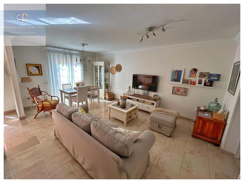Foto f6c24637-f6b4-4893-9d88-f314c545b91a. Casa adossada amb aparcament piscina a La Quinta Santa Úrsula