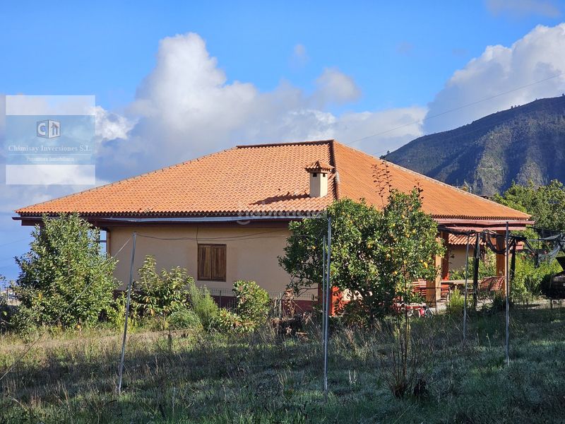 Foto c2f9a843-24fa-49e0-ba02-7af3d5f2068d. Masia amb aparcament a El Bebedero - Pinolere - Aguamansa Orotava (La)