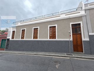 Casa a Playa Jardín. Casa histórica totalmente reformada con gran terraza en el centr