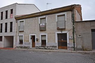 Casa  Plaza san julián. En una de las plazas emblemáticas frente al edificio de \"el pal
