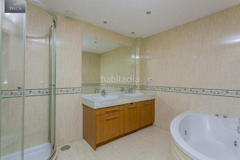 Foto 20357cdb-e33d-4edb-b708-39174e2c2fde. Casa pareada preciosa casa , zona centro comercial nevada en Armilla