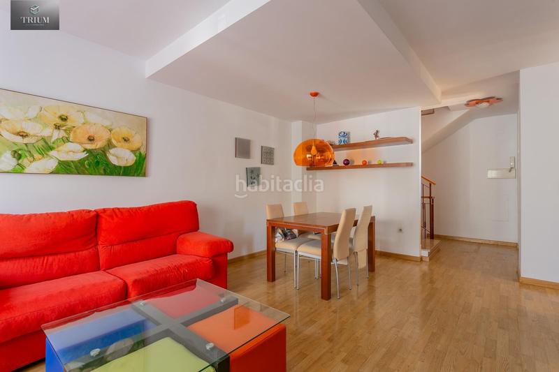 Foto 5283df1a-fdbc-427c-82f1-57b8ba278356. Casa pareada preciosa casa , zona centro comercial nevada en Armilla