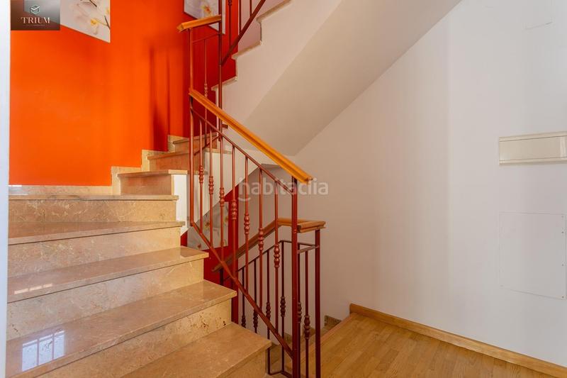 Foto a29a1b2e-df04-4ea5-a0b8-6162c7e77c00. Casa pareada preciosa casa , zona centro comercial nevada en Armilla