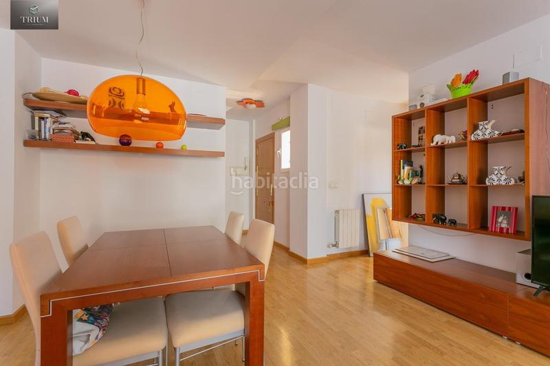Foto c2b952f6-814a-4ab8-b261-ae4945343d22. Casa pareada preciosa casa , zona centro comercial nevada en Armilla