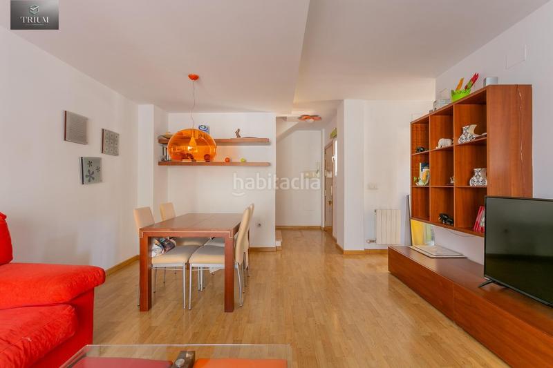 Foto c58e0f4c-5f21-4774-991f-f1cb398ab994. Casa pareada preciosa casa , zona centro comercial nevada en Armilla