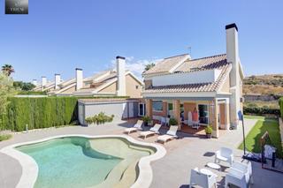 Xalet en Avenida del juncalillo 12. Chalet de lujo en primera linea de campo de golf Xalet en Avenida del juncalillo 12. Chalet de lujo en primera linea de campo de golf