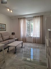 Rent Flat in Rosaleda - Juventud. Bonito apartamento en alquiler reformado en zona rodeada de serv
