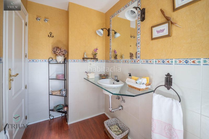 Foto 17dec7bd-d8c8-43ae-aa56-f20e7c576a06. Casa pareada chalet en zona rebites en Huétor Vega