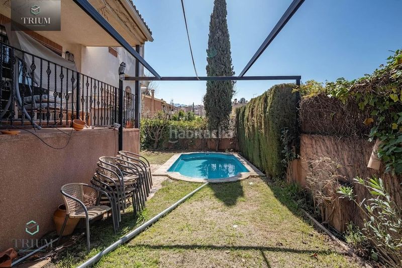 Foto 347c366c-9223-4752-a1b5-4be370fb9644. Casa pareada chalet en zona rebites en Huétor Vega