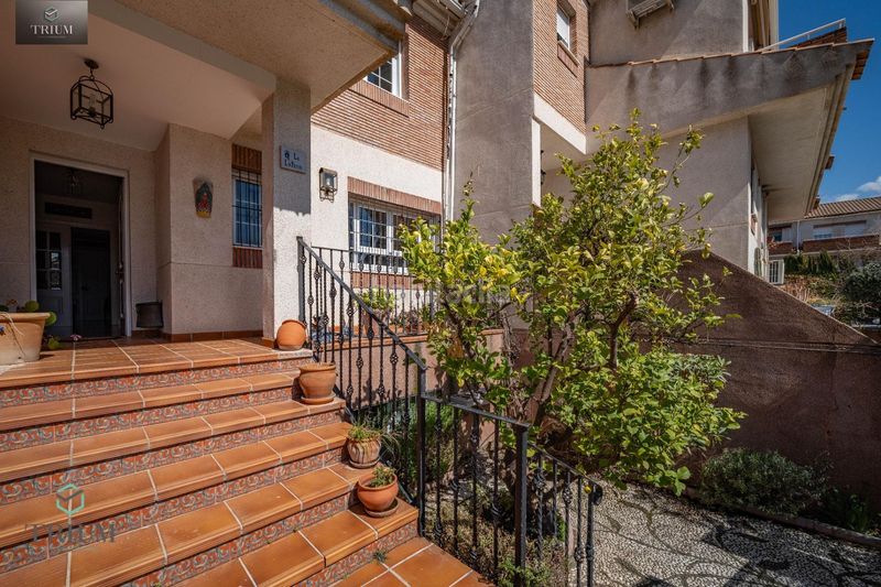 Foto 55bbcd2e-c245-4850-9fc0-2c4c8ecc3847. Casa pareada chalet en zona rebites en Huétor Vega