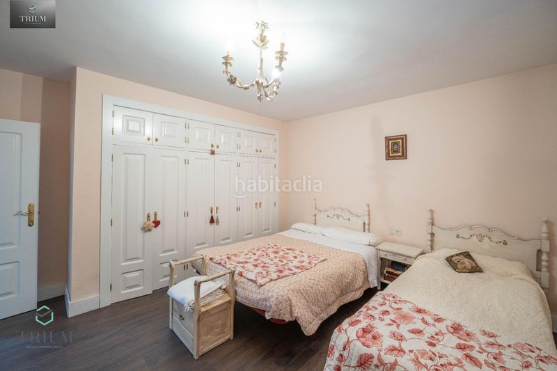 Foto 5660652e-a6b5-485b-93bc-370876addfad. Casa pareada chalet en zona rebites en Huétor Vega