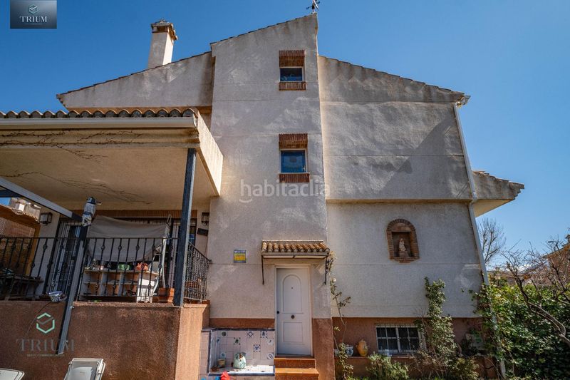 Foto cba2e74d-a43d-412e-b230-d0eb055ba989. Casa pareada chalet en zona rebites en Huétor Vega