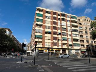 Local Comercial a Carrer del doctor manuel candela 25