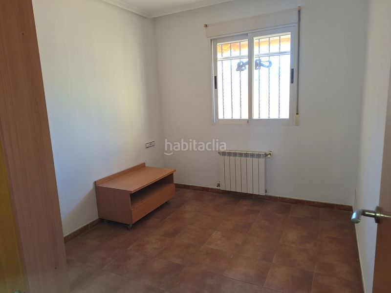 Foto 0a3d5f5b-3f44-4b91-8f89-fd7dc6625d32. Casa adossada amb calefacció aparcament a Riba - roja de Túria