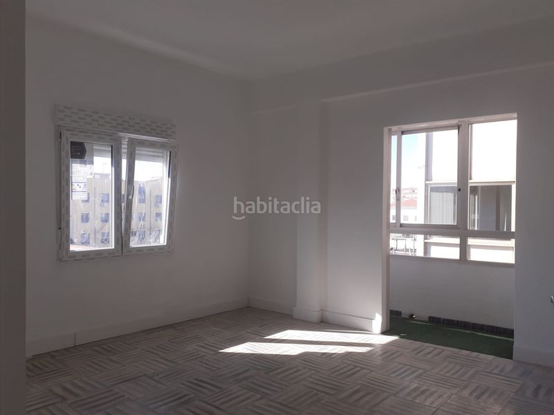 Foto fccbacc6-2b53-4161-bb44-8e1213e20d95. Pis a playa puerto de Sagunto Sagunt