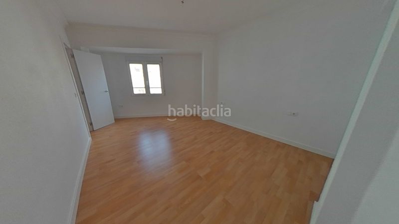 Foto 5079b990-8af0-4cfd-8f15-89e1651556f4. Piso en Mont Olivet Valencia