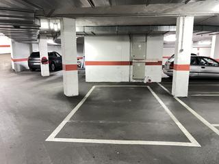 Car parking in Lugones