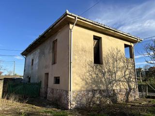 Casa a Viella-Granda-Meres. Casa independiente para restaurar en siero