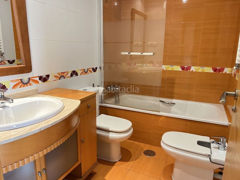 Foto a7bb60c3-5f90-46d7-b8ad-1b3b310bcae2. Pis amb calefacció aparcament a Lugones Siero