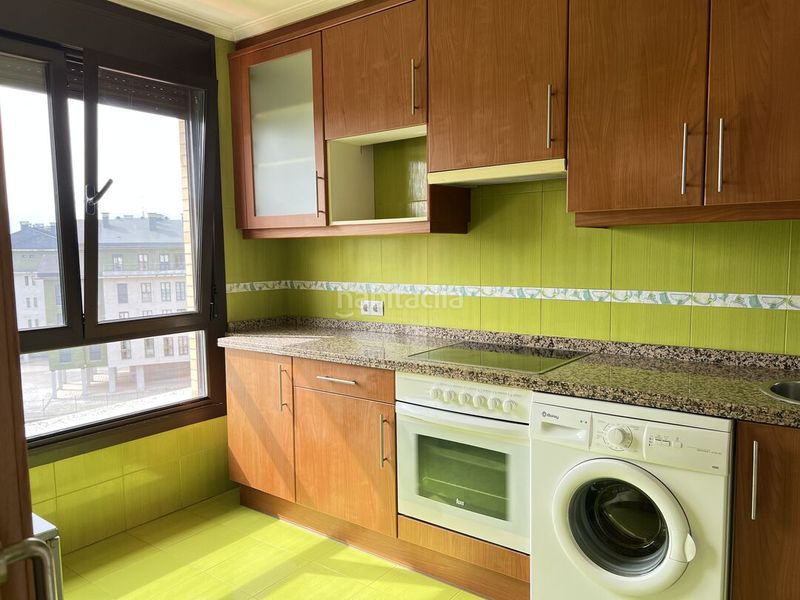 Foto d79eb731-6fd8-484d-ac9c-603a8c91ce8e. Pis amb calefacció aparcament a Lugones Siero