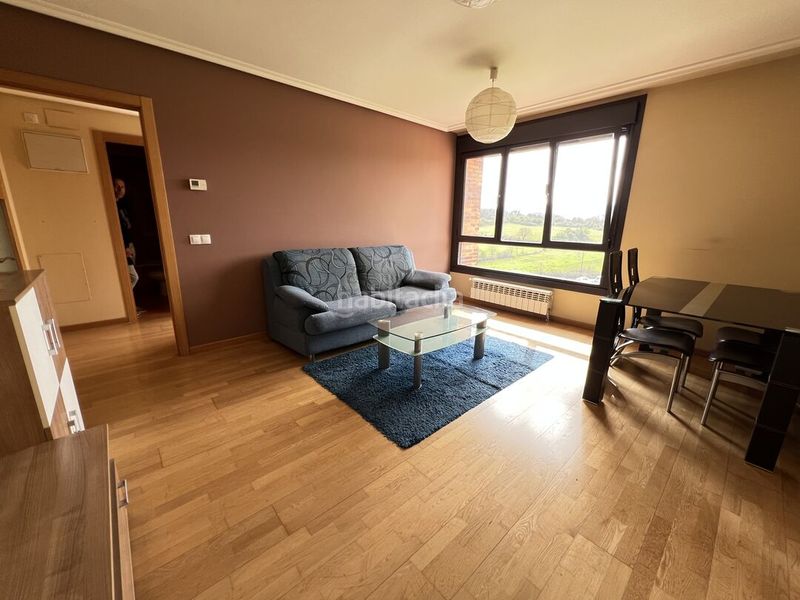 Foto fae2f442-a87c-4e61-a793-3f7c358a3dbf. Pis amb calefacció aparcament a Lugones Siero