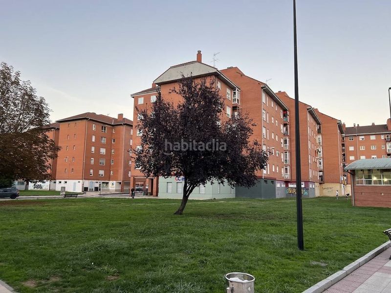 Foto 18d85376-3a0f-4c75-bb43-ca0cb009840e. Apartamento impecable apartamento en la corredoria con garaje, trastero y terraza. en Oviedo
