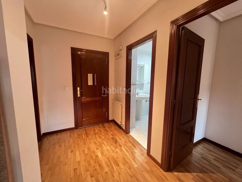 Foto 52988a4c-c7bf-4d57-bf17-5c63cff865c9. Apartamento impecable apartamento en la corredoria con garaje, trastero y terraza. en Oviedo