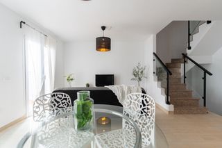 Casa bifamiliare in De la milagrosa el ortigal 21. Preciosos pareados nuevos
