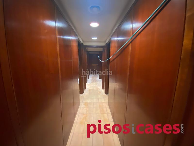 Foto d1a716a2-b5c4-4121-83d9-998739fa72d8. Location local commercial dans Nord Vic