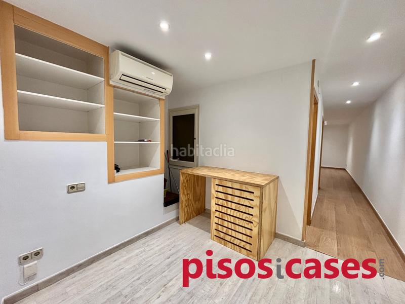 Foto 50f9e5ba-622d-48e5-9f48-dd1e79f560d6. Rent flat with heating in Centre Vic