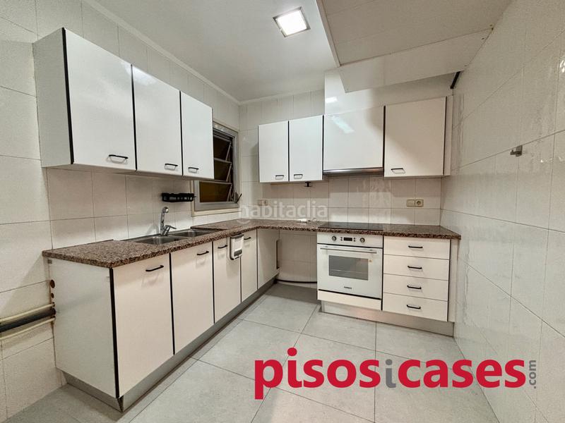 Foto 8a2ba568-1178-4d45-a8e5-b06ac4626142. Rent flat with heating in Centre Vic