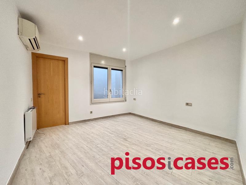 Foto c86efa6a-b0fe-41c8-83b9-f324187efd7c. Rent flat with heating in Centre Vic