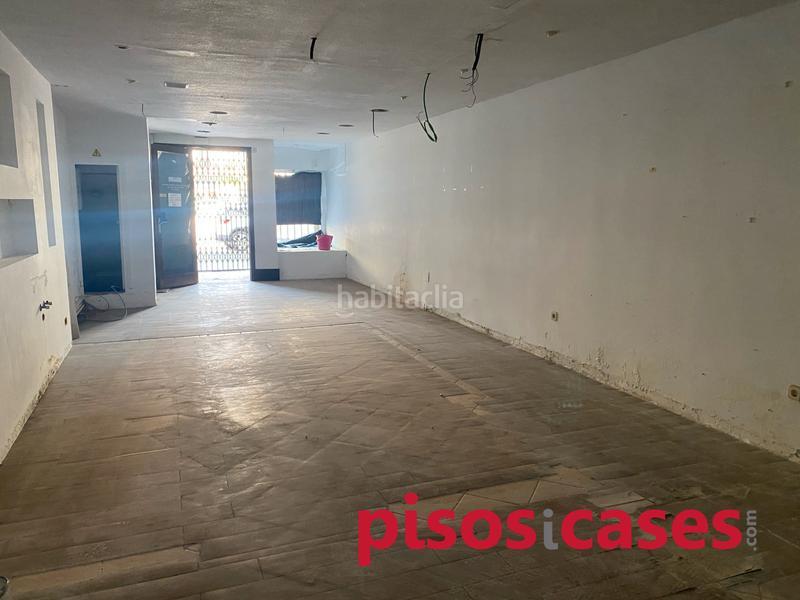 Foto f4ca8bea-b053-4b43-a742-3fd8db75cbaa. Alquiler local comercial en plaça dels sants màrtirs 31 local en lloguer en Vic