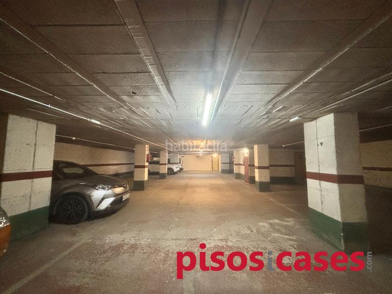 Foto d1748af0-ff6a-4904-a771-1422ccd0ea03. Aparcament cotxe a Centre Vic