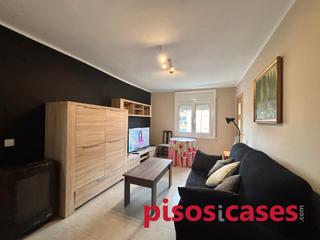 Appartement à Estadi-Santa Anna. Pis a la zona de l' estadi. 3 habiatcions