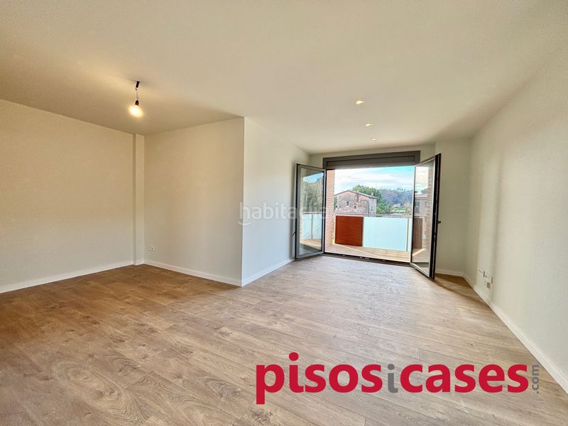 Foto 2e6f3efd-4e67-4400-ad6f-c6ed71a64466. Piso 123m<sup>2</sup> en carrer josep ventura 53 pis 4 habitacions, piscina comunitària en Tona