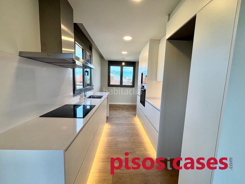 Foto ceabcee5-be65-4e02-ad2a-0cc6eeaaca80. Piso 123m<sup>2</sup> en carrer josep ventura 53 pis 4 habitacions, piscina comunitària en Tona