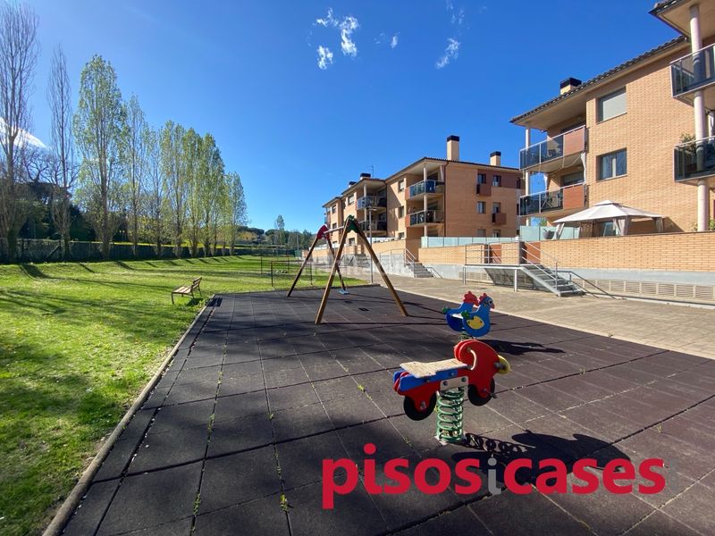 Foto ff051852-f6d7-4da3-b83f-f13ec2fe9f66. Piso 123m<sup>2</sup> en carrer josep ventura 53 pis 4 habitacions, piscina comunitària en Tona