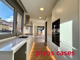Planta baixa a Carrer josep ventura 51. Pis 4 habitacions, piscina comunit�ria. jardi i terrassa privada. Obra nova