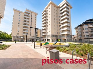 Location Appartement  Carrer de ramon soler. Pis 5 habitacions amb plaça de pàrquing